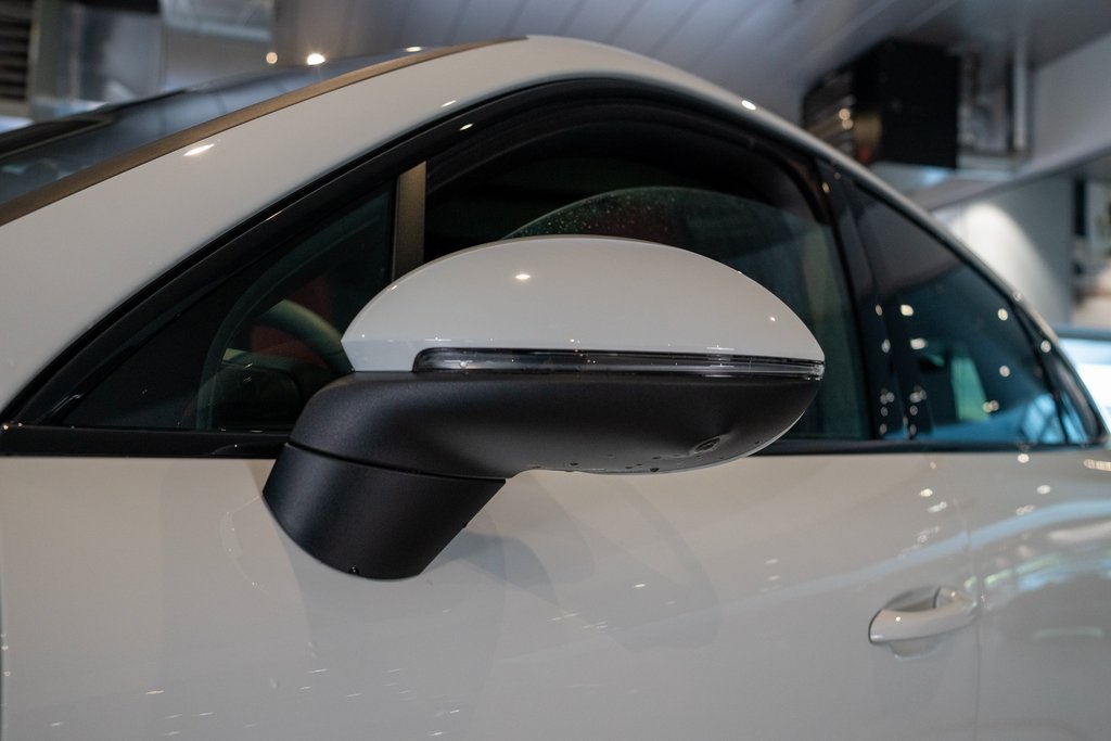 2025 Porsche Cayenne Coupe photo 9