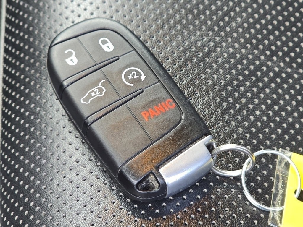 2021 Jeep Grand Cherokee Anniversary Edition photo 21