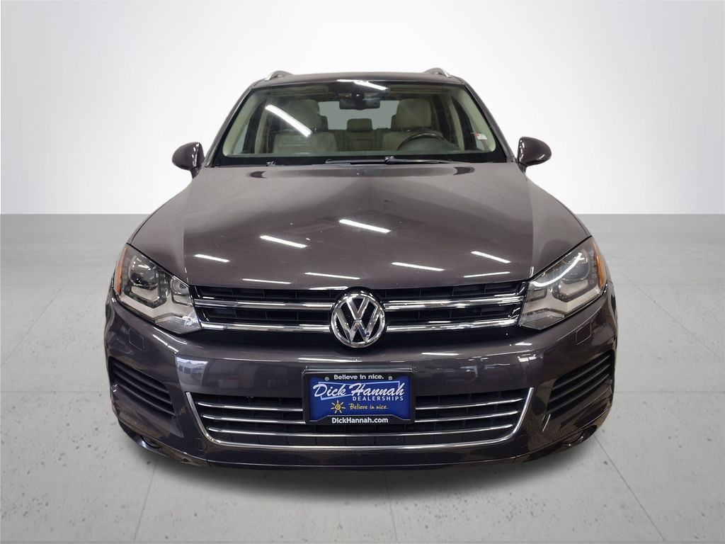 2012 Volkswagen Touareg V6 TDI photo 2