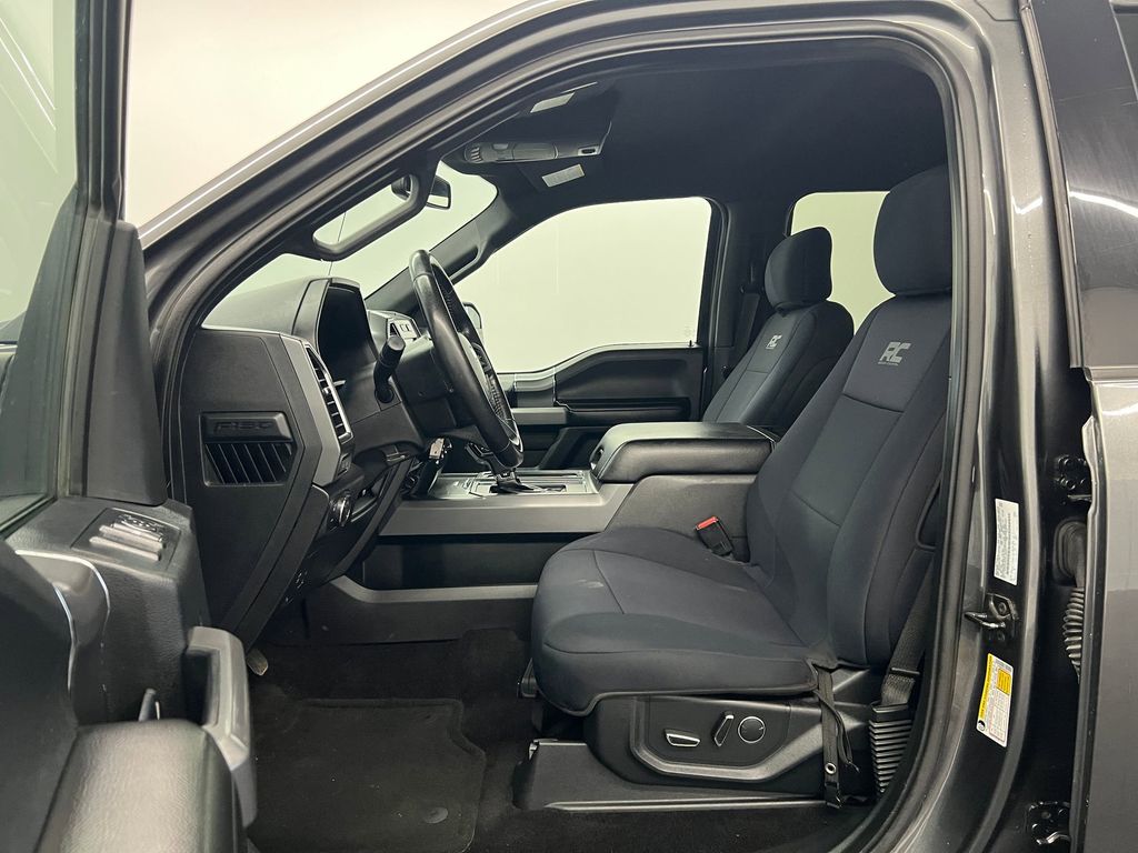 2017 Ford F-150 XLT photo 3