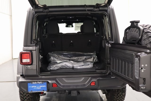 2025 Jeep Wrangler Willys photo 18