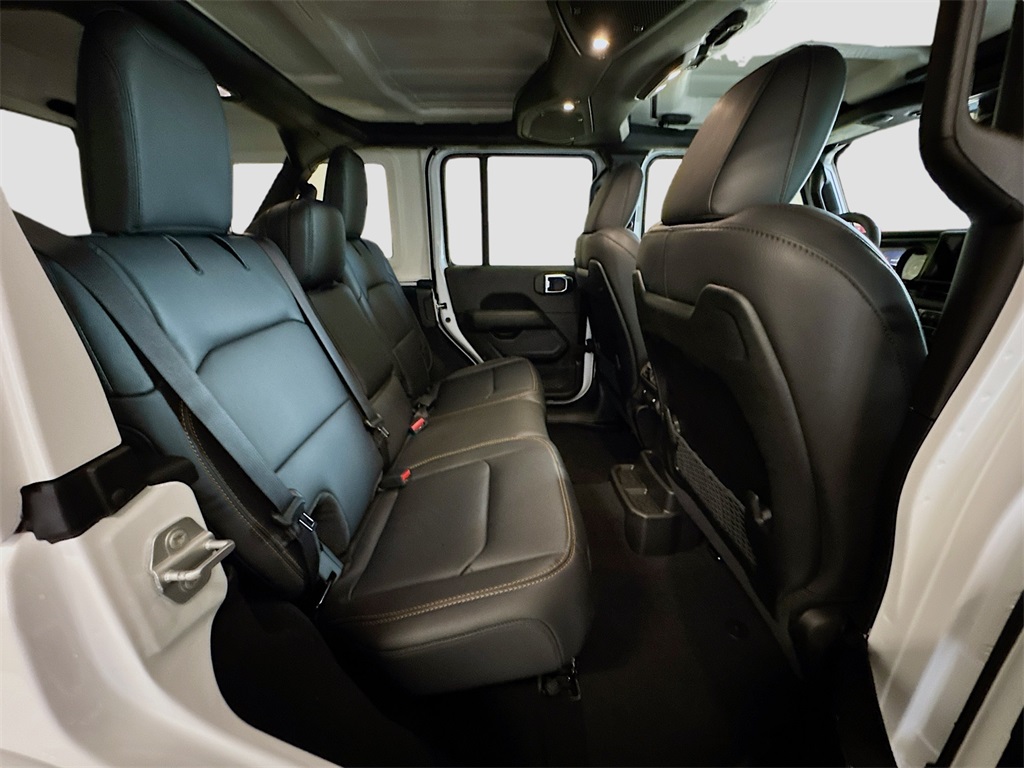 2025 Jeep Wrangler Sahara photo 15
