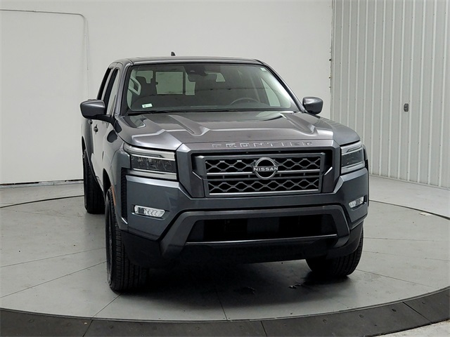 2024 Nissan Frontier SL photo 2