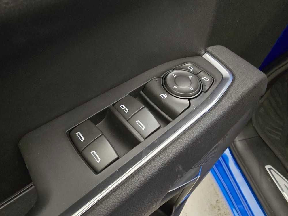 2025 Chevrolet Silverado 1500 RST photo 2