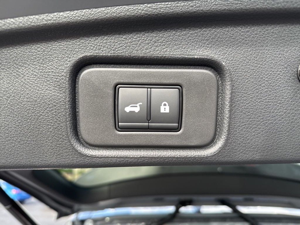 2025 Nissan Pathfinder Platinum photo 4
