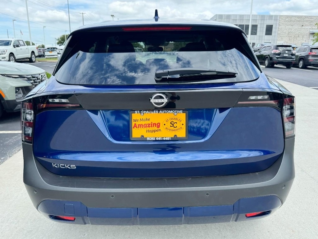 2025 Nissan Kicks SV photo 4