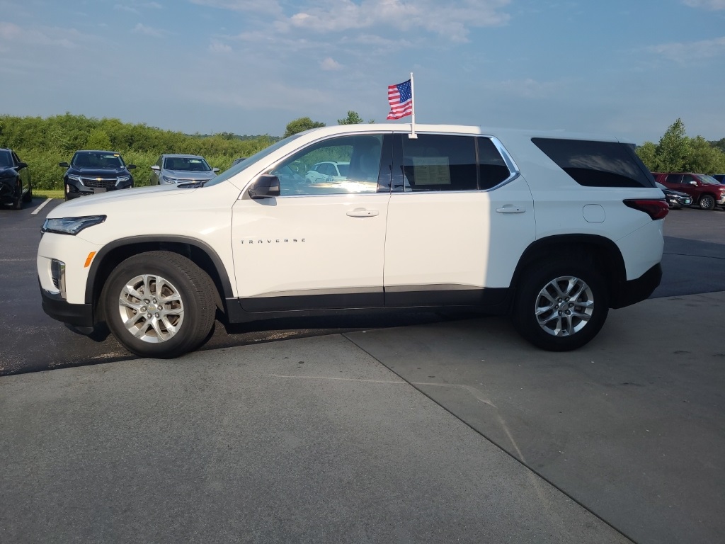 2022 Chevrolet Traverse LS photo 4