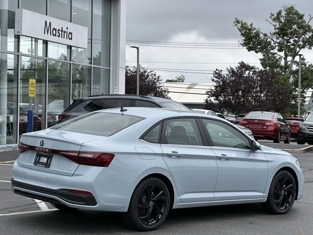 2025 Volkswagen Jetta SE photo 2