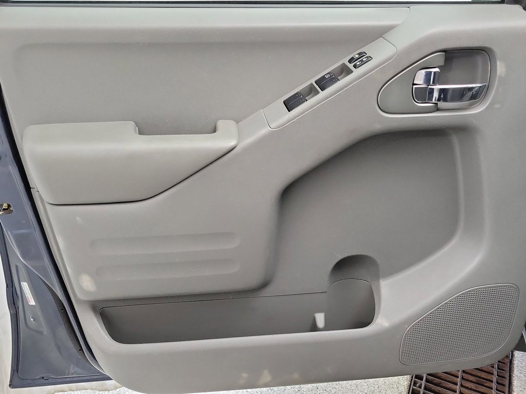 2016 Nissan Frontier SV photo 16