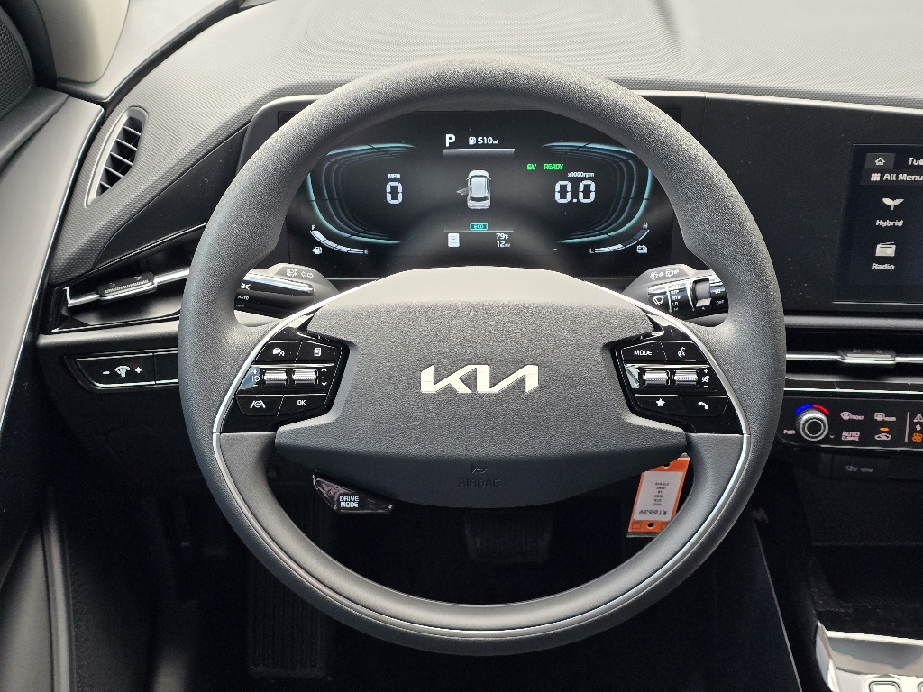 2025 Kia Niro LX photo 7