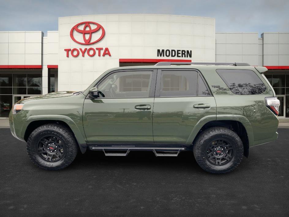 2022 Toyota 4Runner TRD photo 2