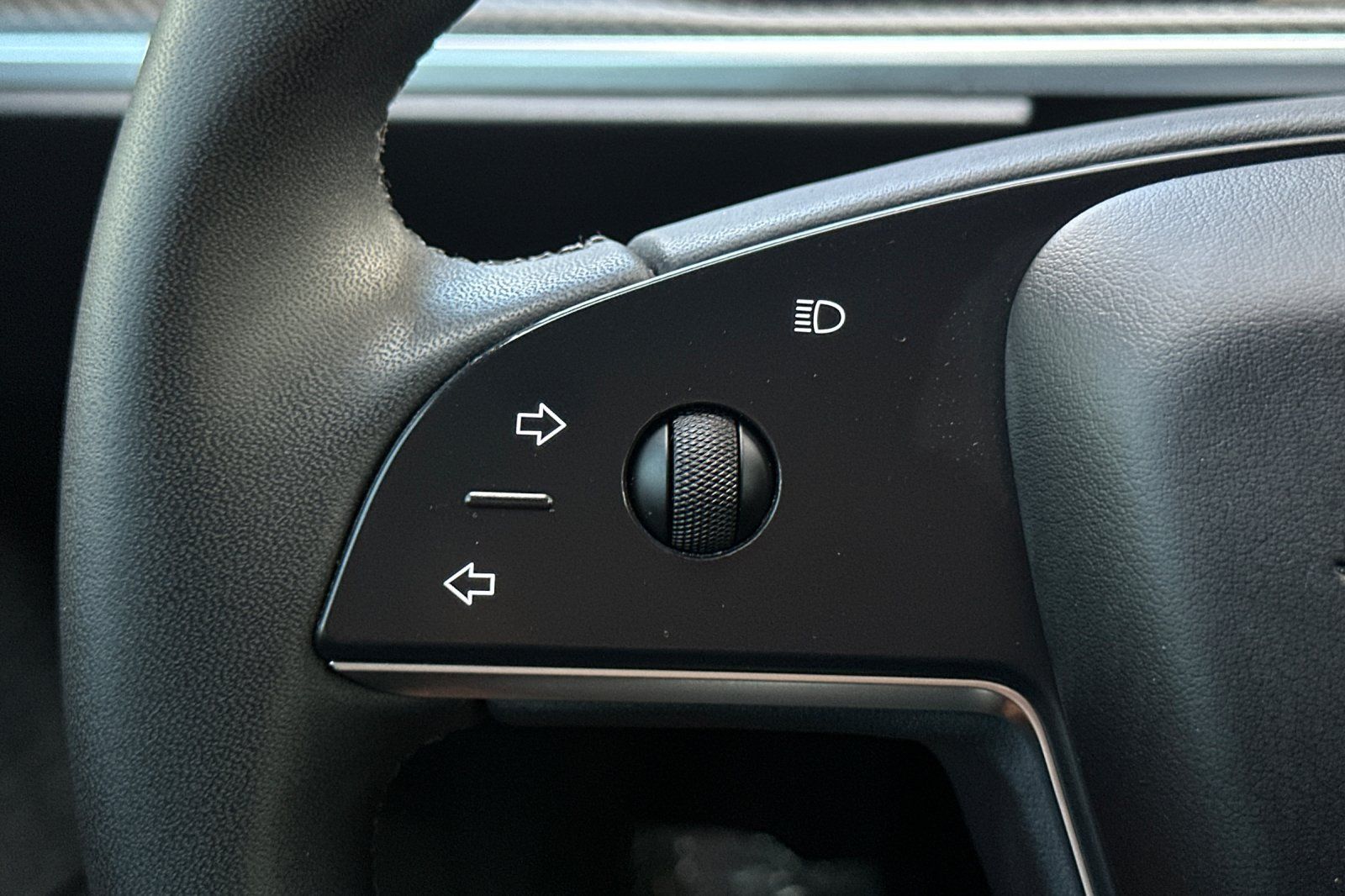 2024 Tesla Model S Plaid photo 23