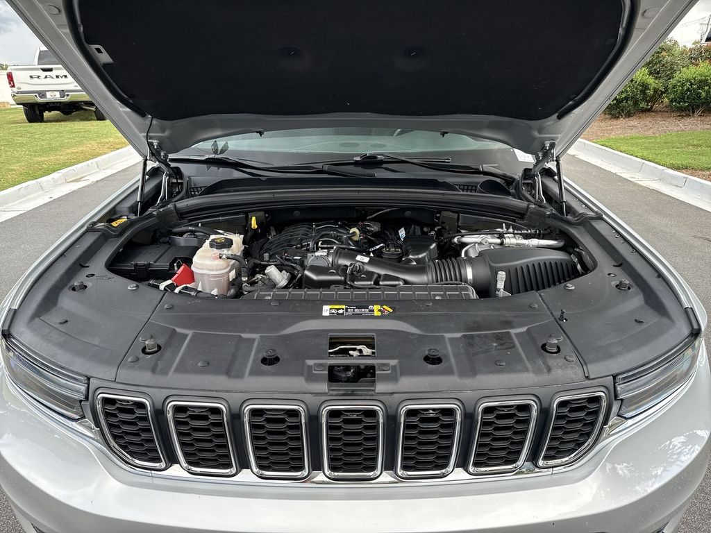 2021 Jeep Grand Cherokee Laredo photo 26