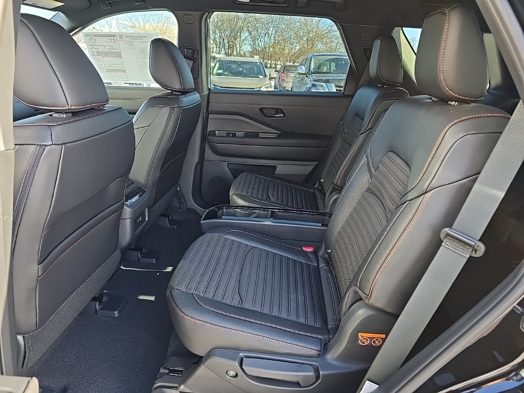 2025 Nissan Pathfinder Rock Creek photo 6