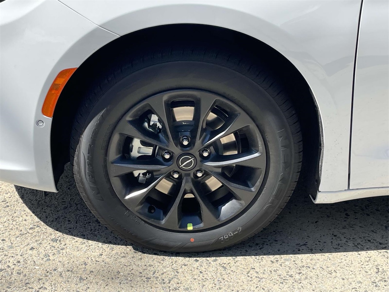 2025 Chrysler Pacifica photo 38