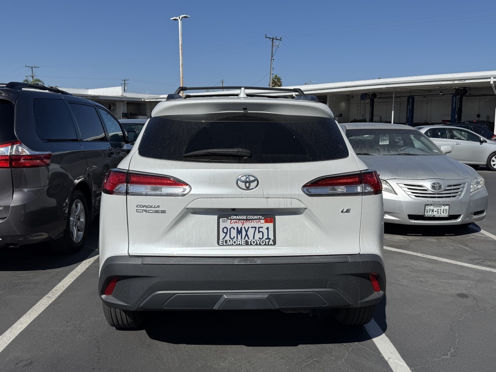 2022 Toyota Corolla Cross LE photo 3