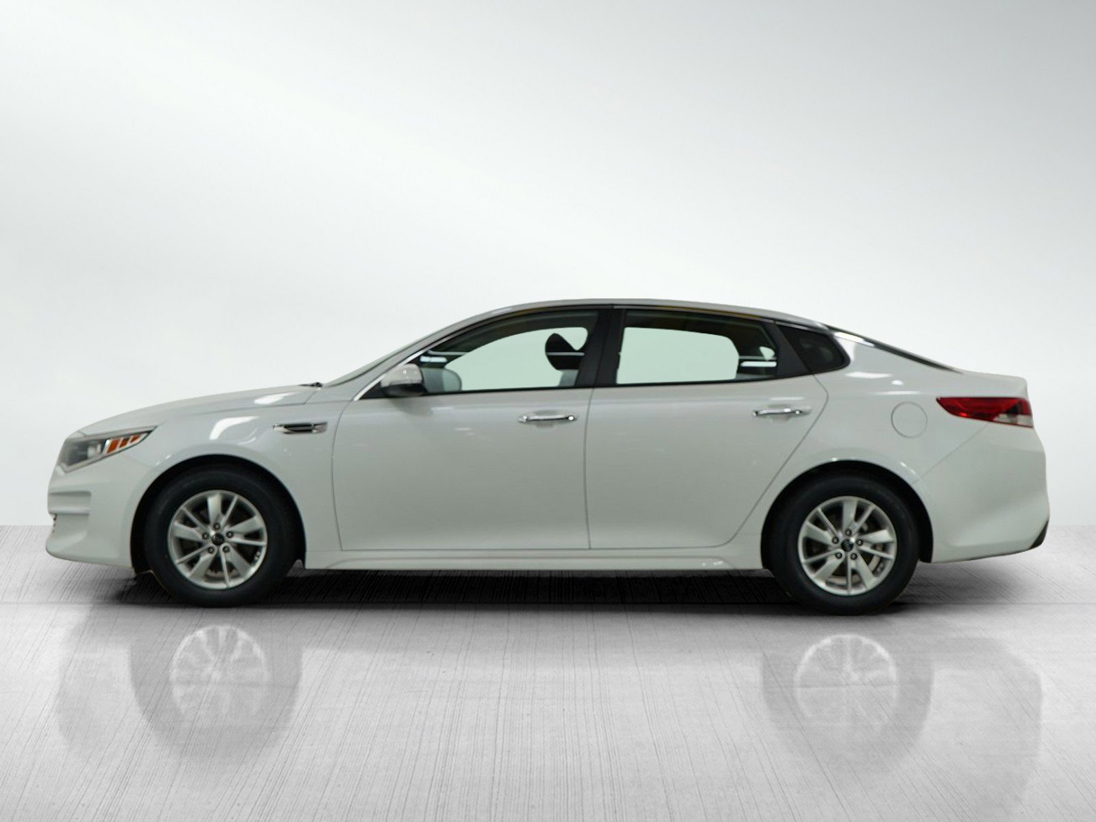 Used 2018 Kia Optima LX with VIN 5XXGT4L3XJG218563 for sale in Burnsville, Minnesota