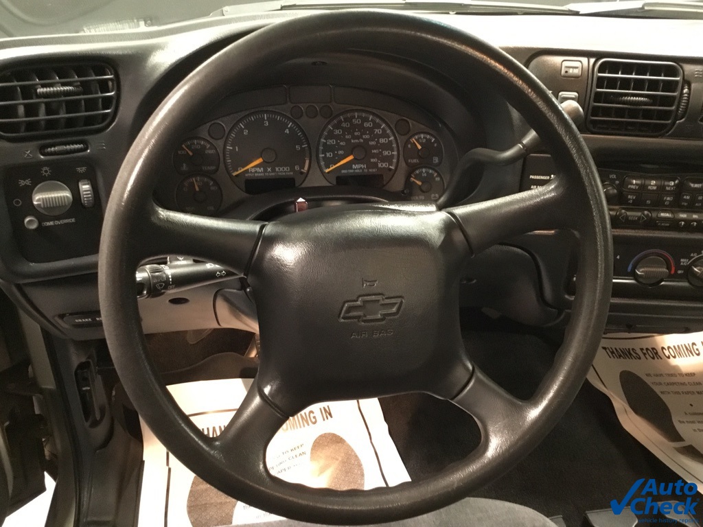 2000 Chevrolet S-10 Pickup photo 35