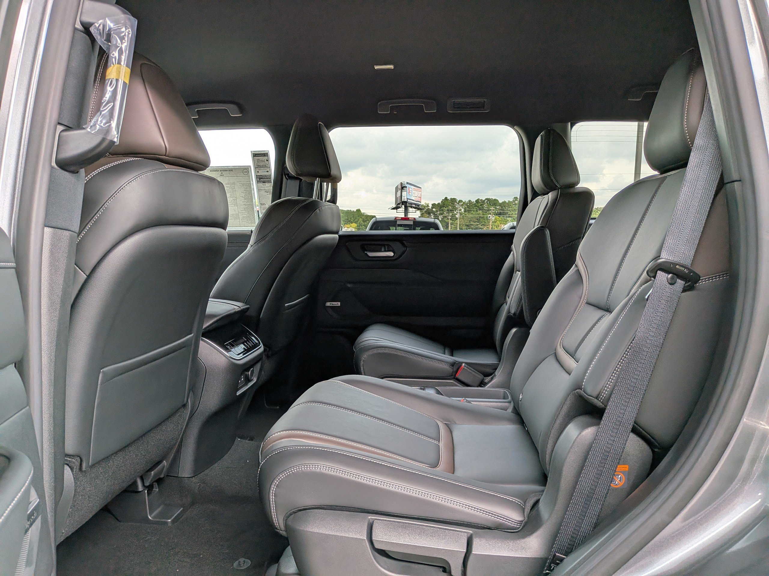 2026 Nissan Armada SL photo 7