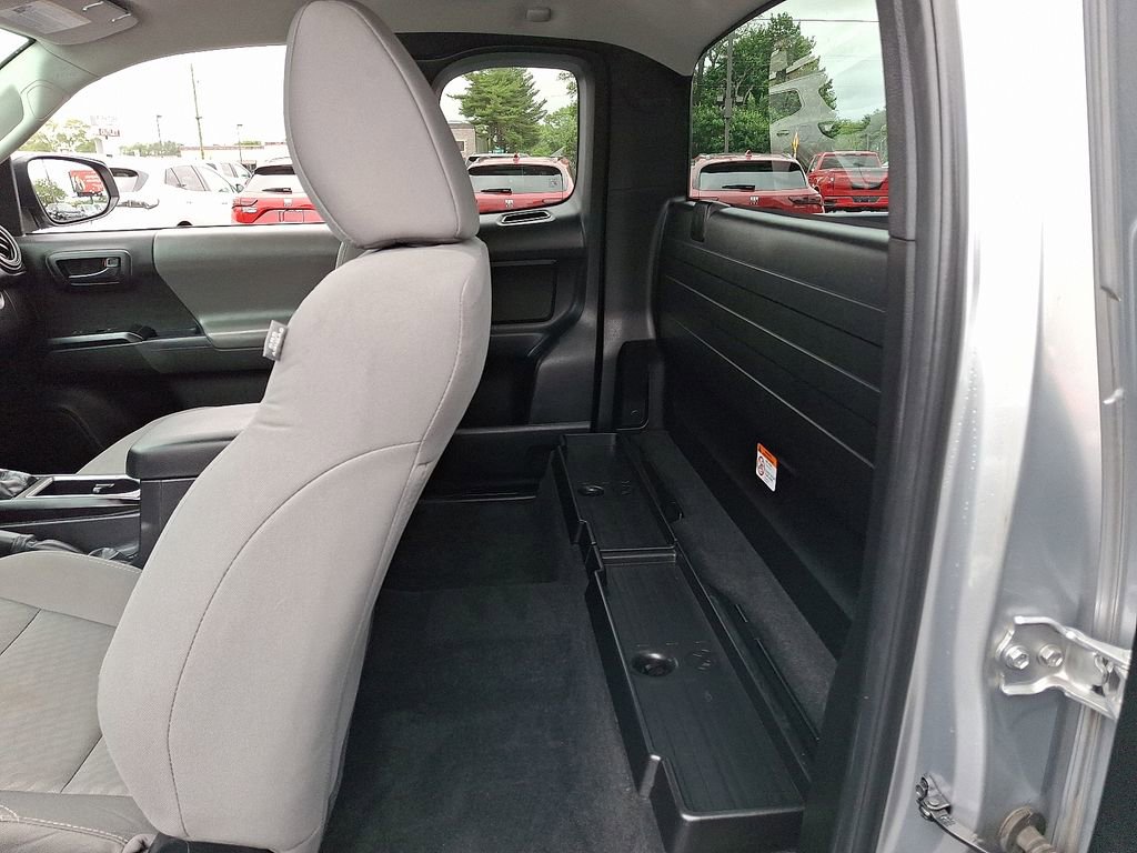 2022 Toyota Tacoma SR photo 10