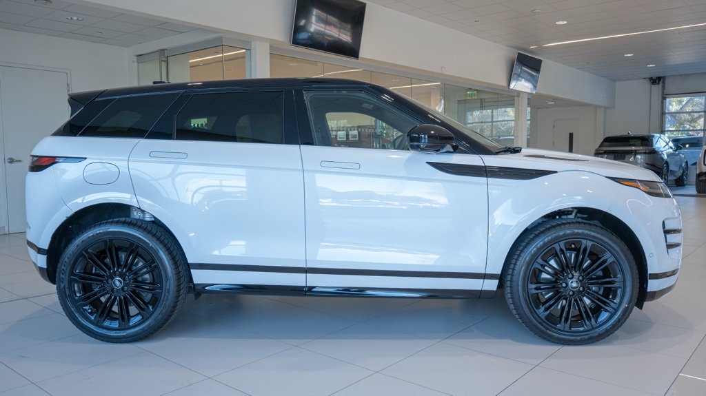 2026 Land Rover Range Rover Evoque Dynamic SE photo 7
