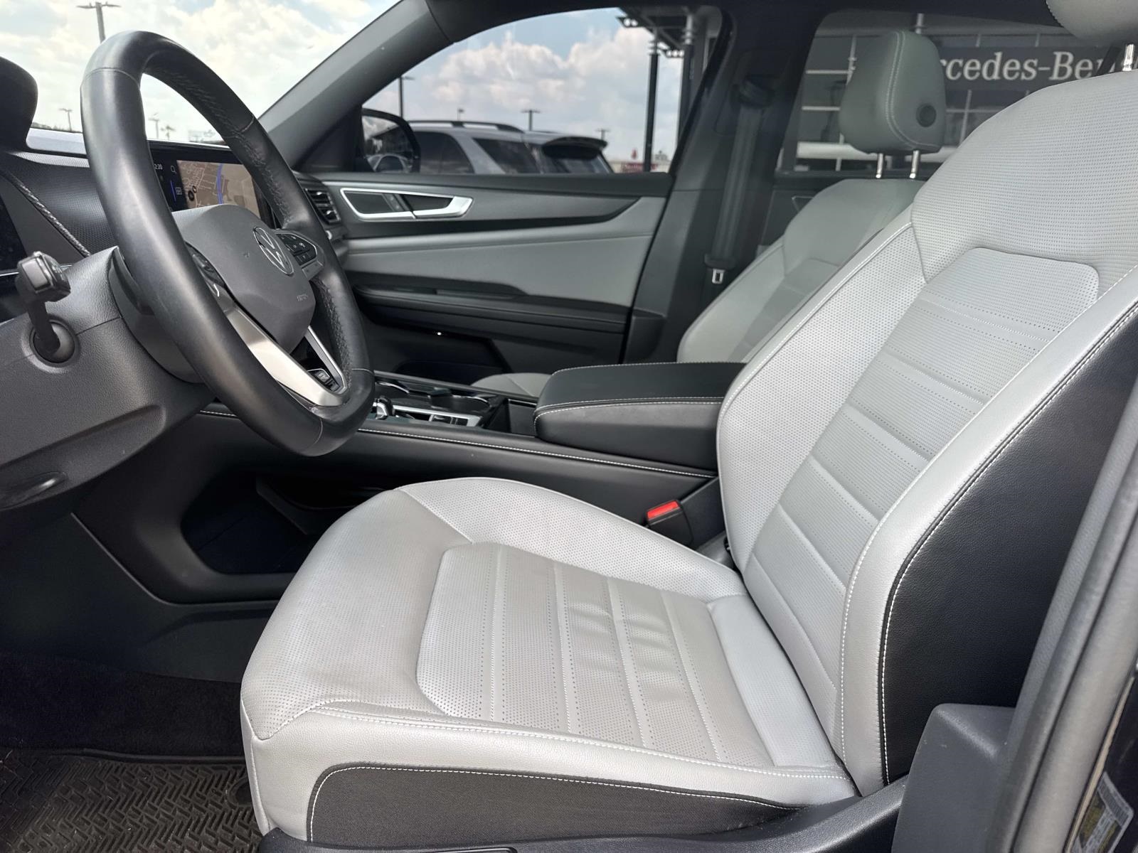 2024 Volkswagen Atlas Cross Sport SEL R-Line photo 14
