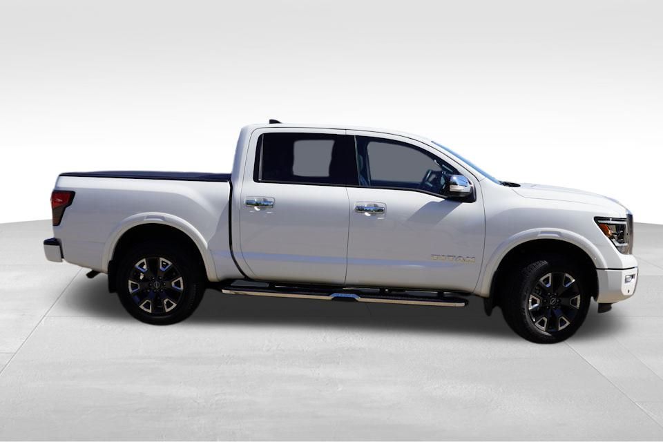 2024 Nissan Titan Platinum Reserve photo 3