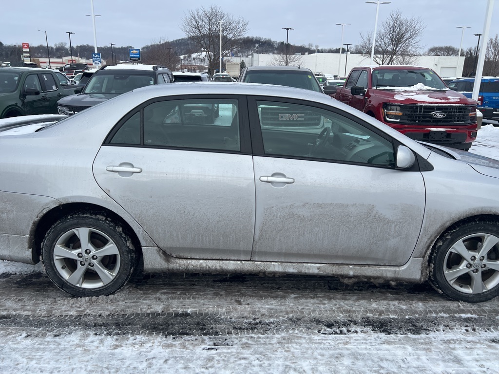 2012 Toyota Corolla LE photo 4