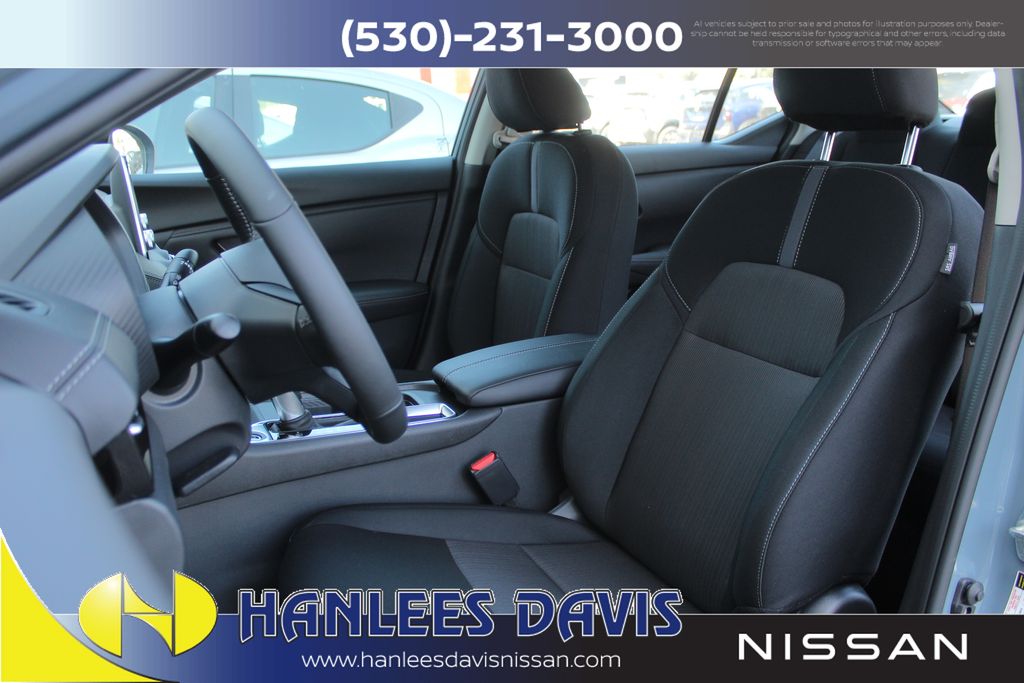 2025 Nissan Sentra SV photo 10