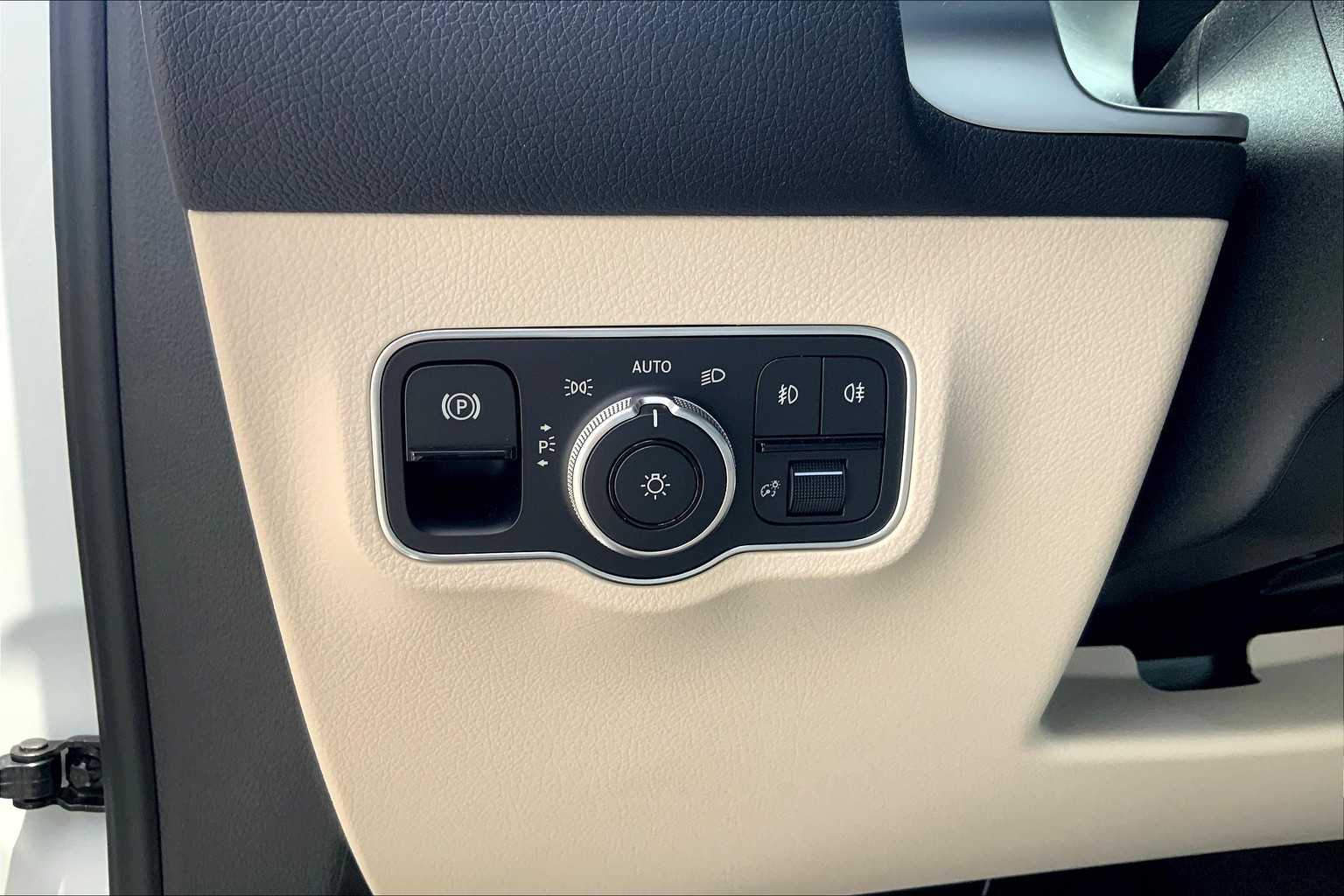 2025 Mercedes Benz GLB 250 photo 13