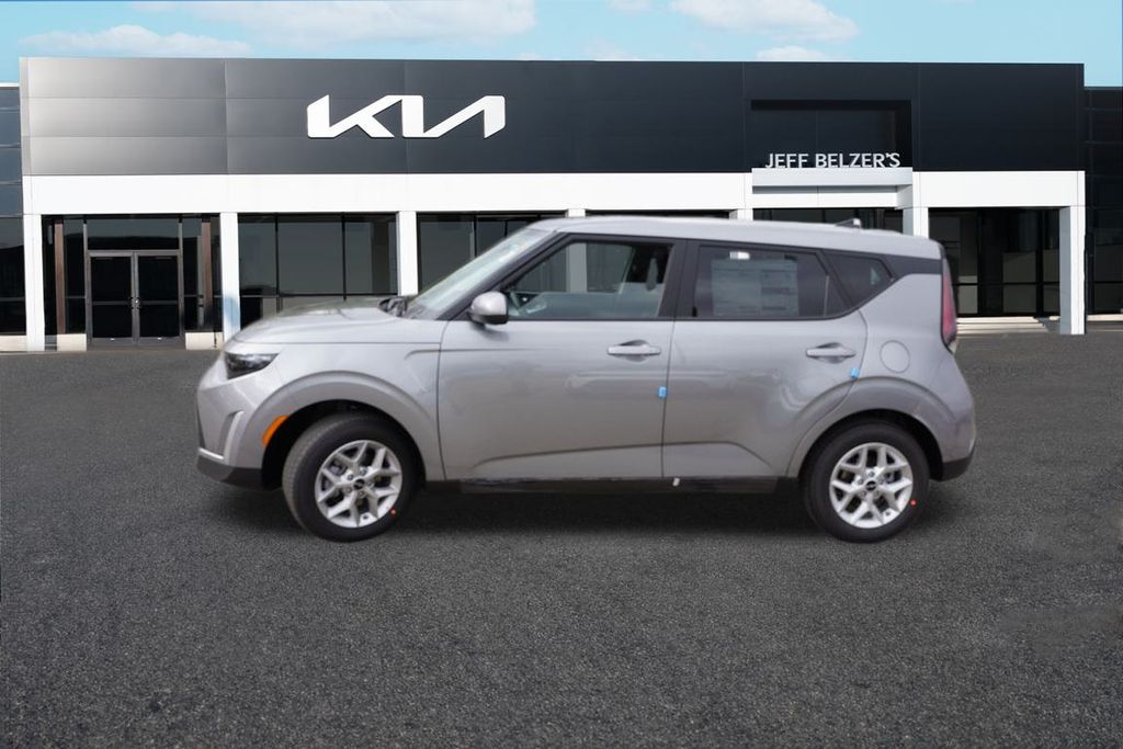2025 Kia Soul LX photo 3