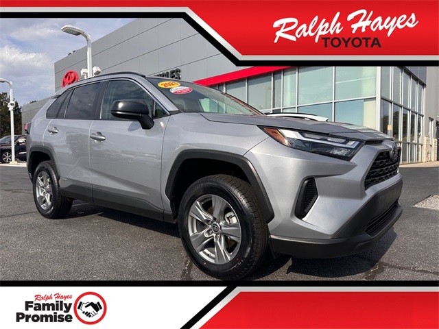 2023 Toyota RAV4 LE's photo