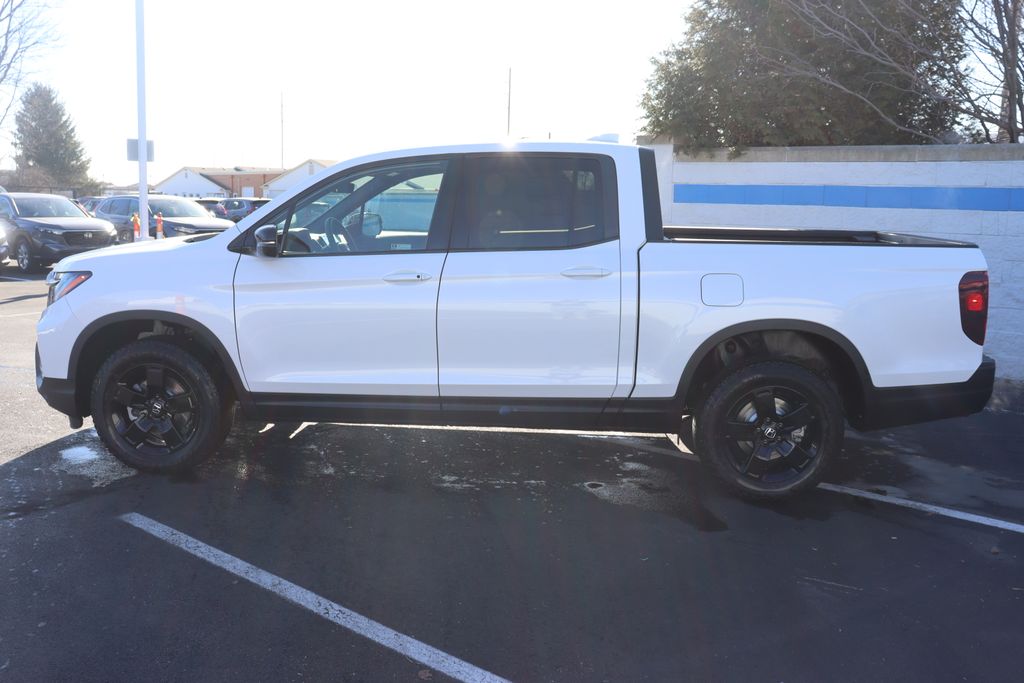 2026 Honda Ridgeline Black Edition photo 2