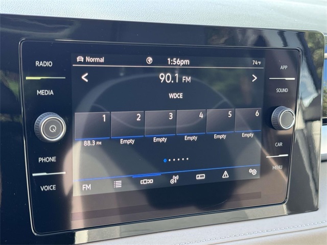 2025 Volkswagen Taos SE photo 3