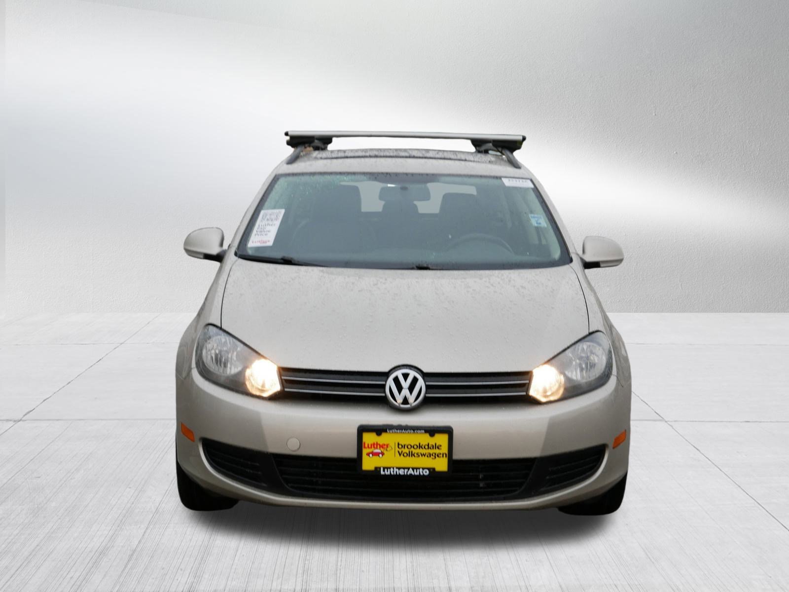 2013 Volkswagen Jetta SportWagen SE photo 2