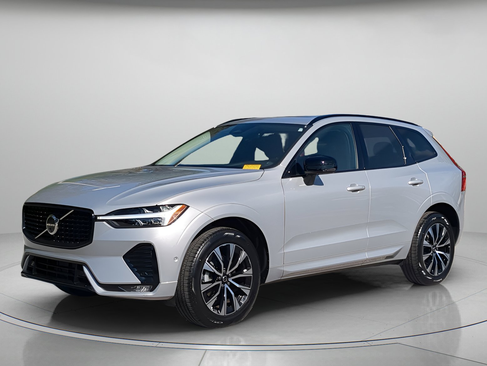 2025 Volvo XC60 Plus's photo