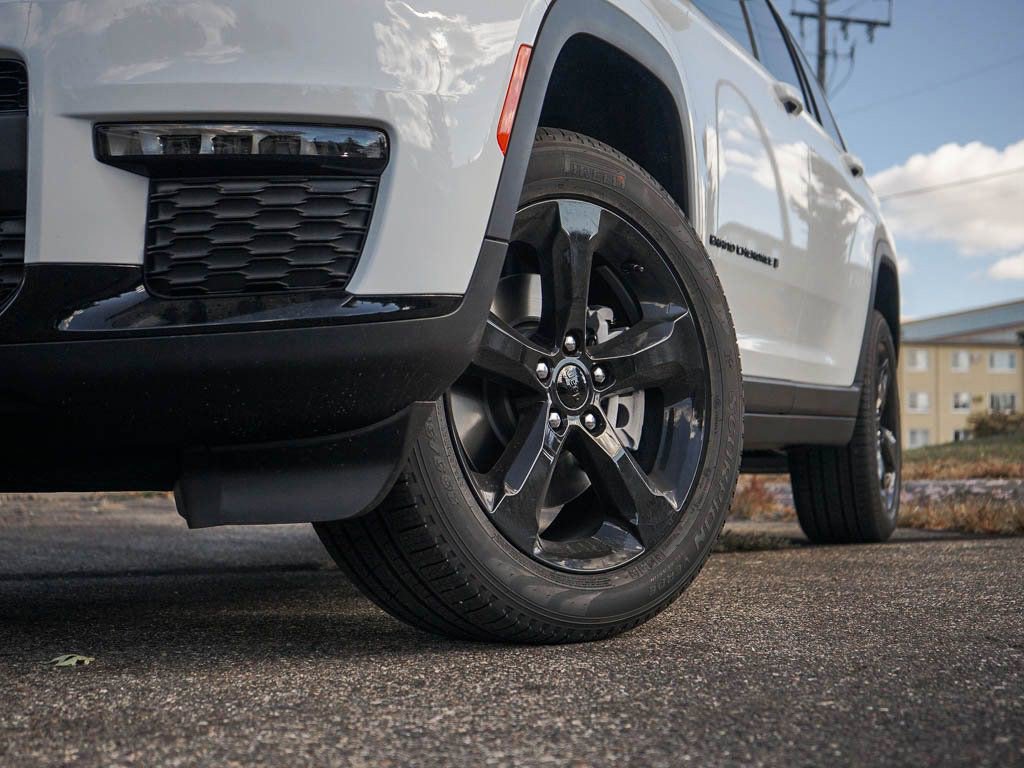 2025 Jeep Grand Cherokee Limited photo 5