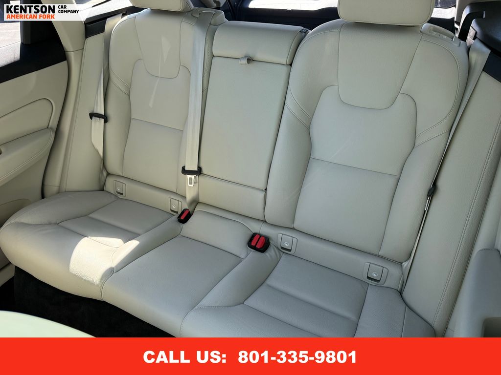 2024 Volvo XC60 Core photo 28
