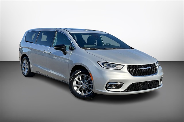 2026 Chrysler Pacifica Select's photo