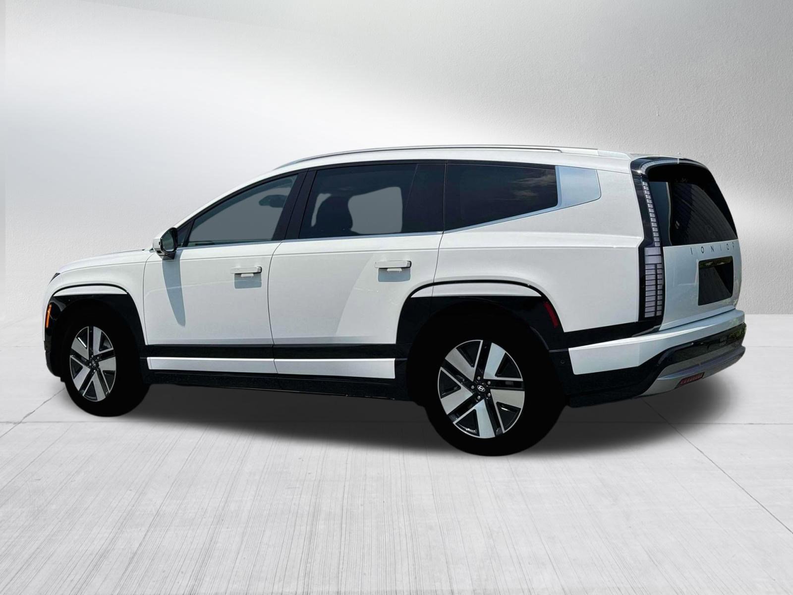 2026 Hyundai Ioniq SEL photo 4