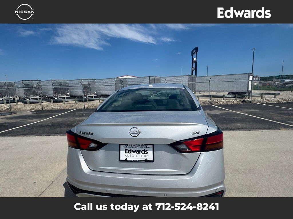 2024 Nissan Altima 2.5 SV photo 5