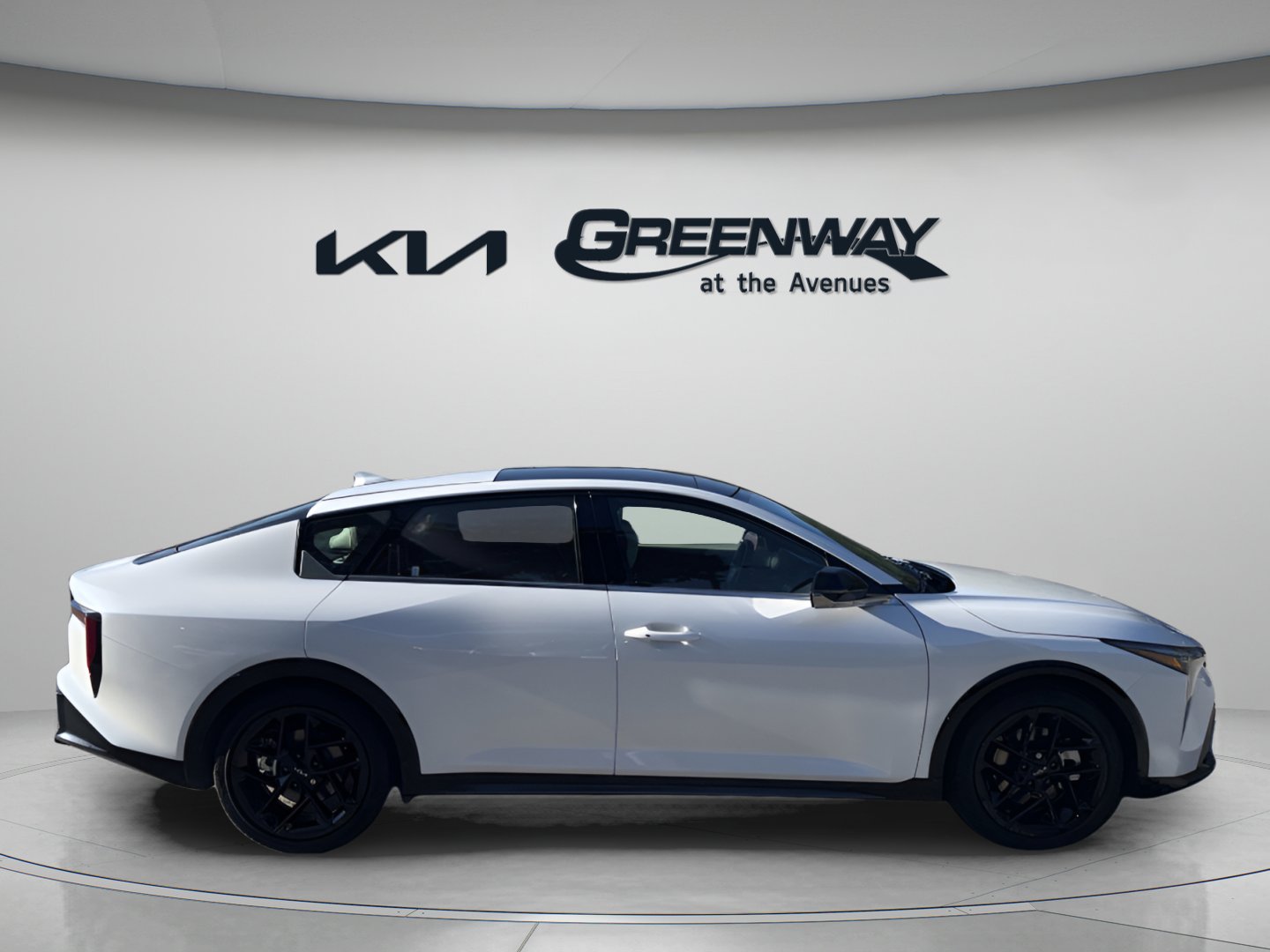 2025 Kia K4 GT-Line Turbo photo 2