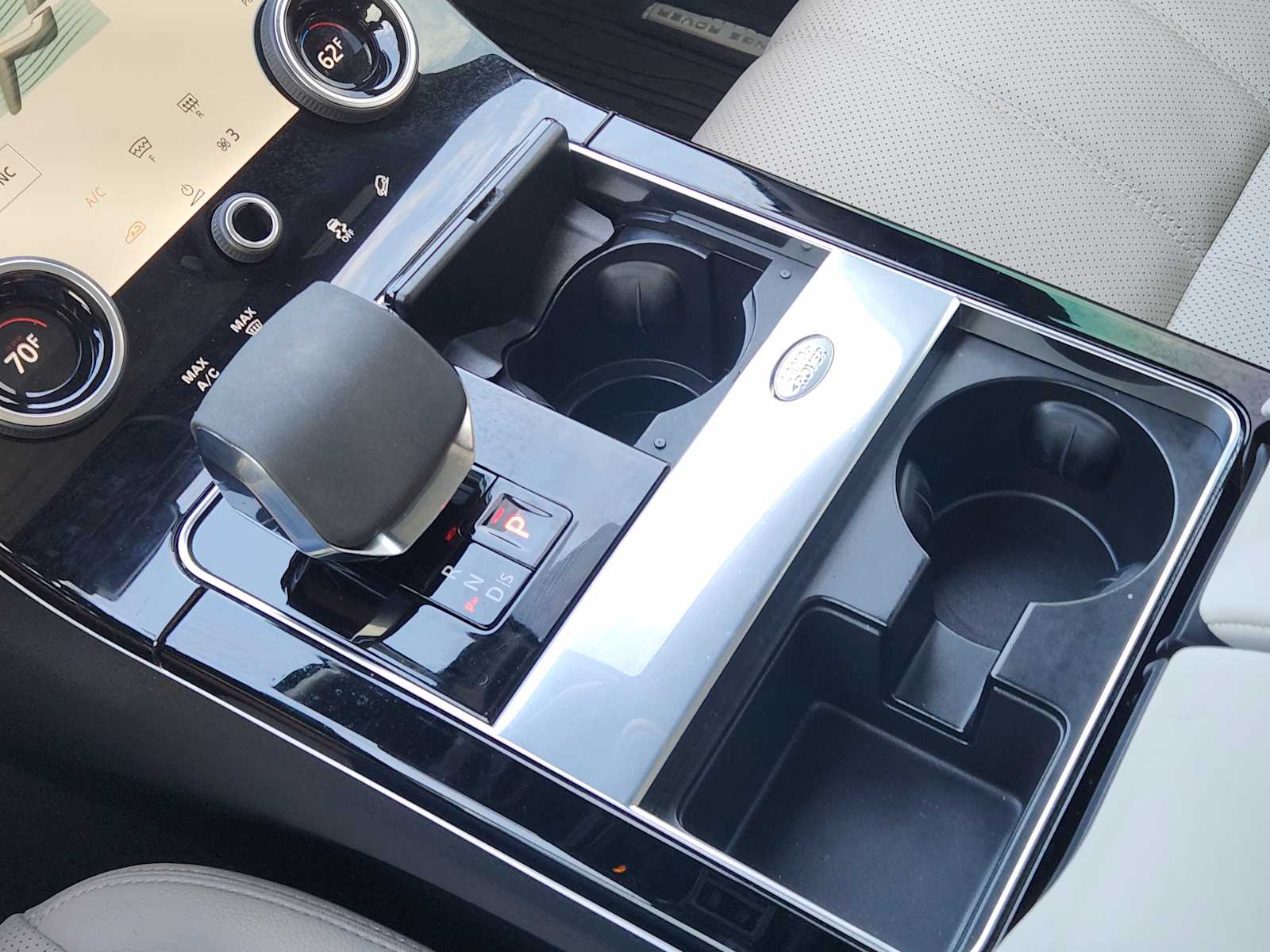 2022 Land Rover Range Rover Velar R-Dynamic S photo 14
