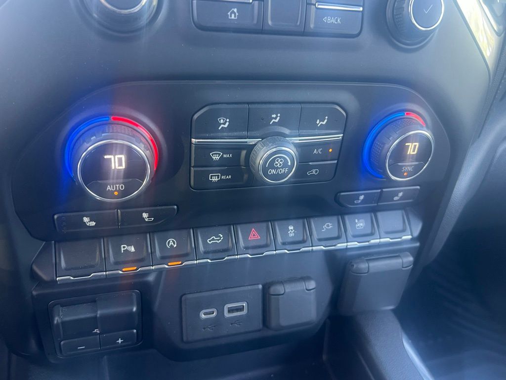 2020 Chevrolet Silverado 1500 RST photo 11