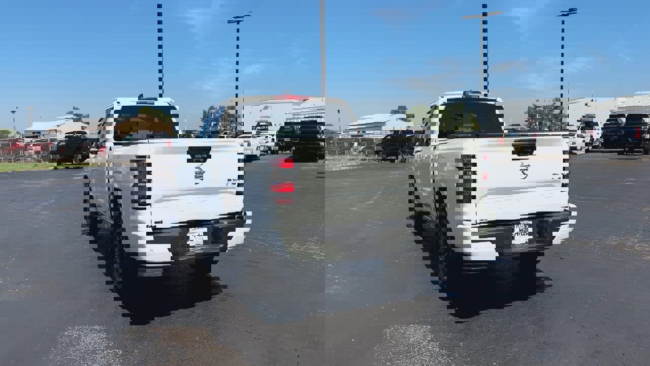 2022 Nissan Frontier SV photo 6