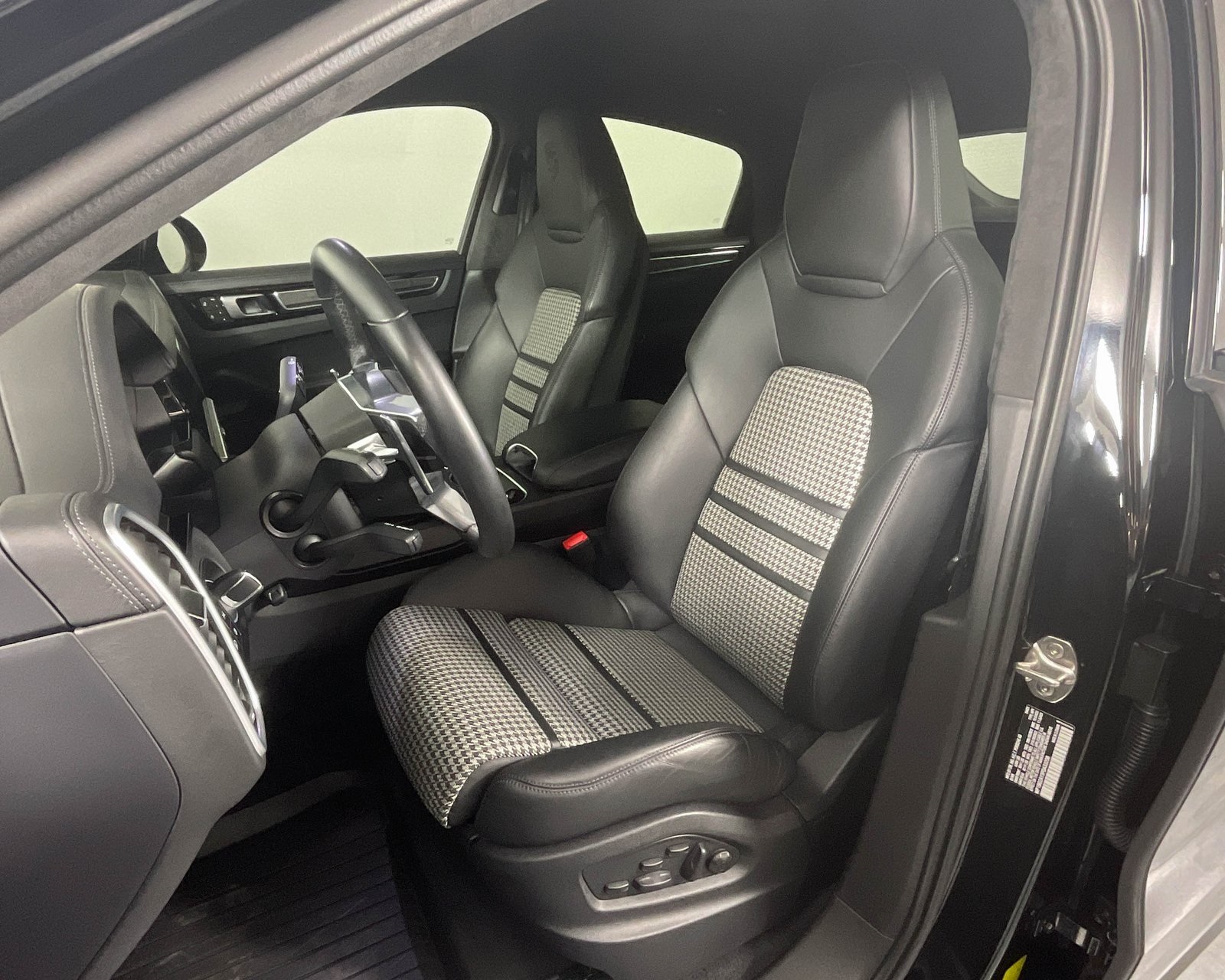 2023 Porsche Cayenne Coupe GTS photo 5