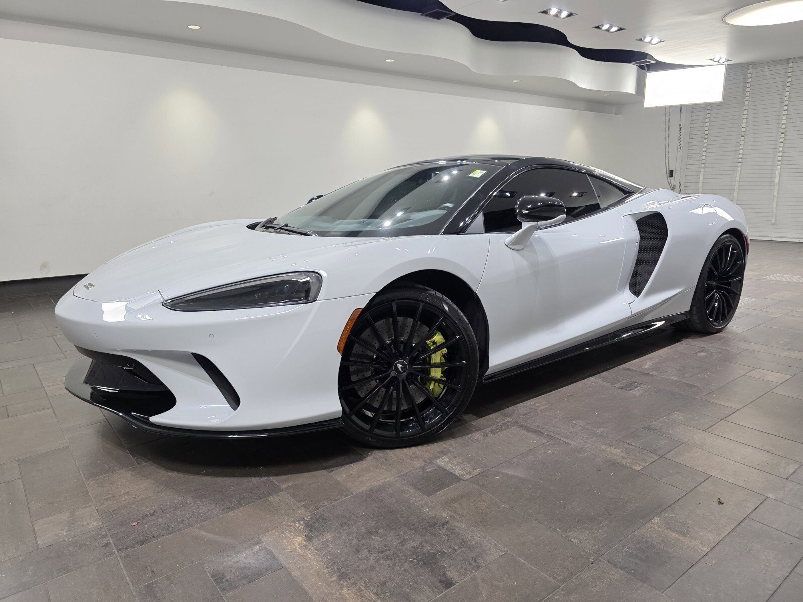 2023 McLaren GT Base