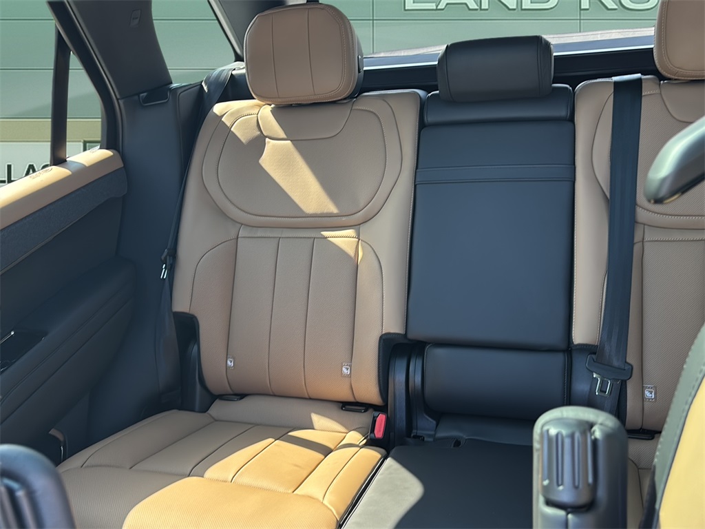 2025 Land Rover Range Rover Sport SE photo 13