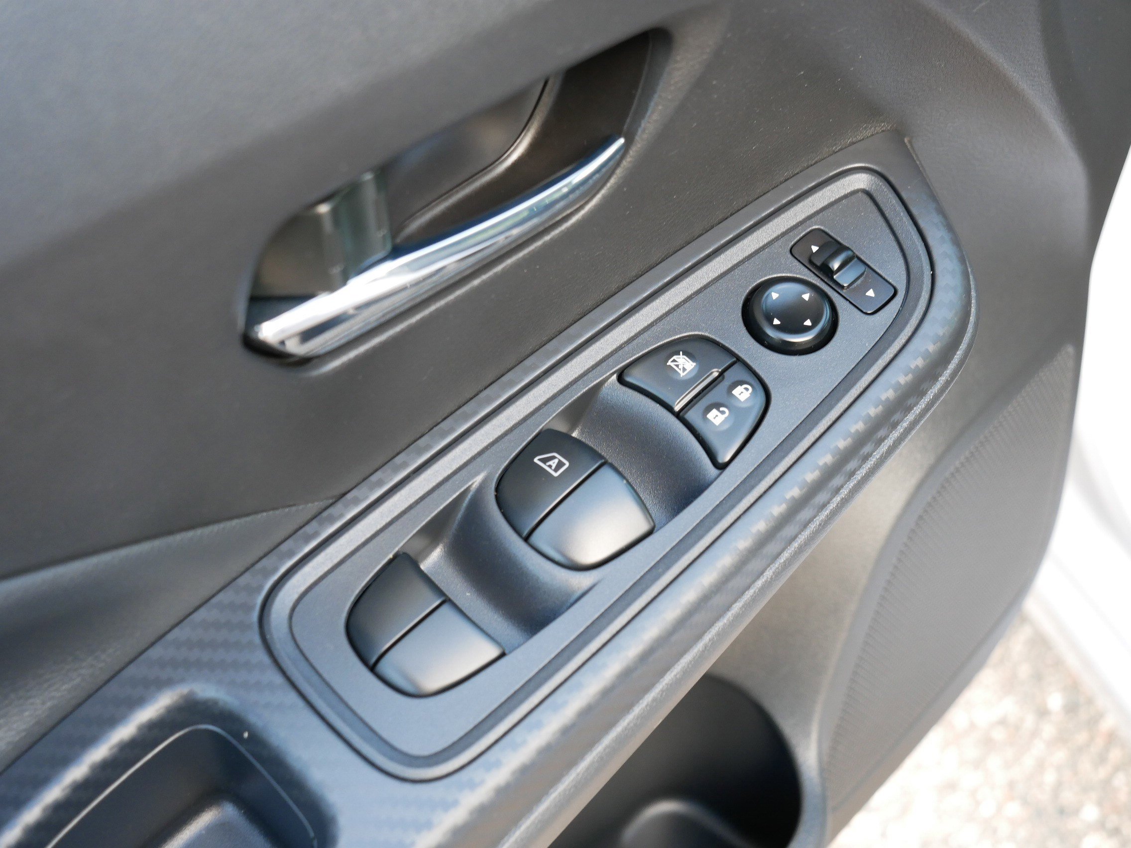 2024 Nissan Versa SV photo 18