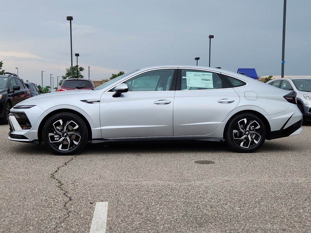 2024 Hyundai Sonata SEL photo 2
